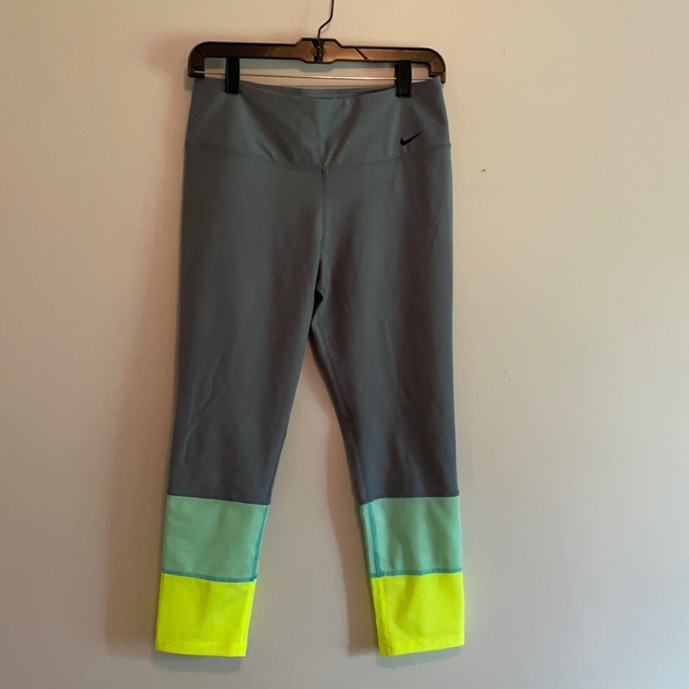 Nike Dri-fit legend crop legging pant gray
